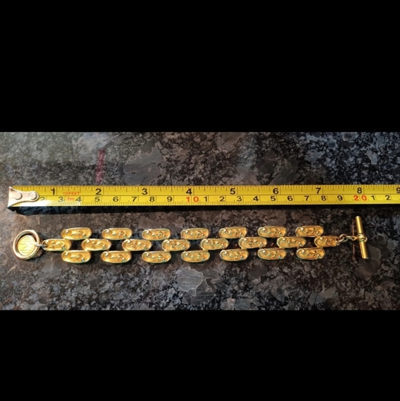 Vintage Anne Klein Gold-Tone Bracelet 8 Inches Toggle Closure - Beautiful! - Picture 7 of 7